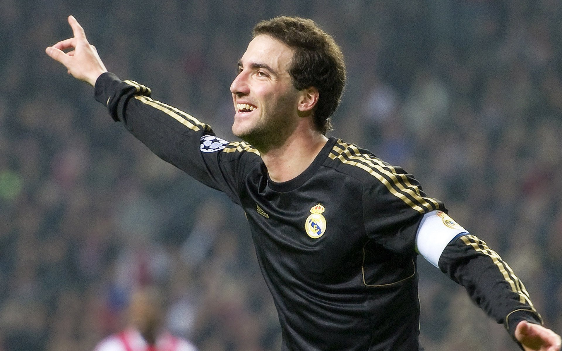 《Faker：十年电竞生涯的低谷与高峰》，faker在电竞圈什么地位